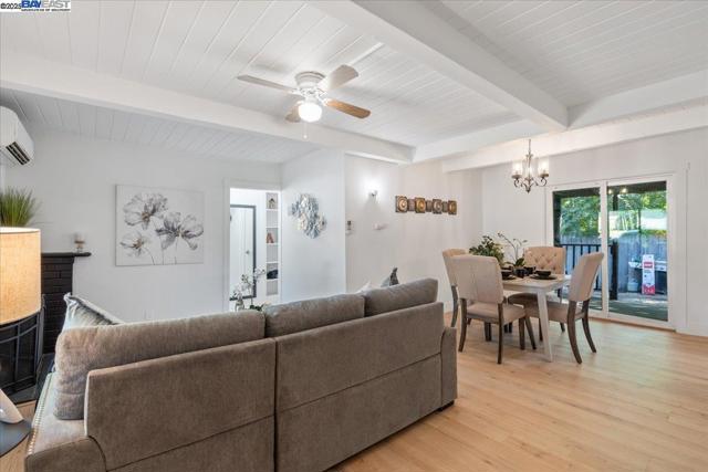 2082 Overhill Rd, Concord CA: https://media.crmls.org/mediaz/0de6da39-5190-4dcd-8c05-fb8e2e000007.jpg