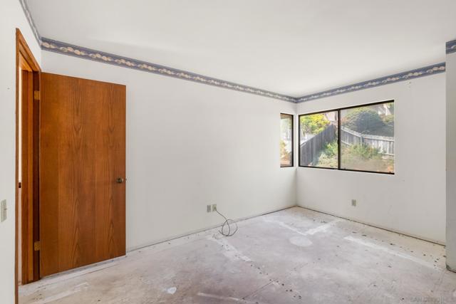 2818 Forest View Way, Carlsbad CA: https://media.crmls.org/mediaz/0de6fa89-1d66-4d64-a90e-32de634ccf56.jpg