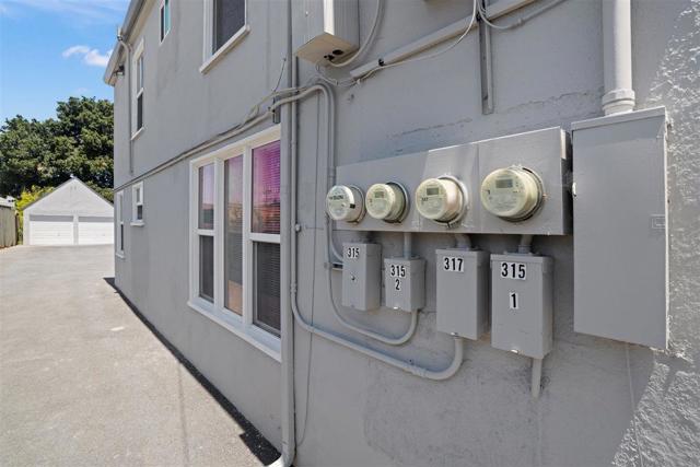 315 Grand Boulevard, San Mateo CA: https://media.crmls.org/mediaz/0de78f6f-40b4-418f-90dd-7f5024426e9e.jpg