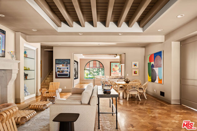 4009 Valley Meadow Road, Encino CA: https://media.crmls.org/mediaz/0de7c47b-423c-4e82-a422-740074fb2bb2.jpg