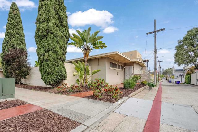 811 3rd Street, Coronado CA: https://media.crmls.org/mediaz/0de7cd7d-3c75-46a4-82f8-fa2eaba369b9.jpg