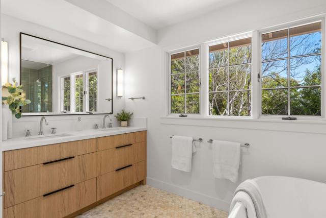 1575 Kingswood Drive, Hillsborough CA: https://media.crmls.org/mediaz/0de7cfe4-c887-4613-a3f2-34f118ad596c.jpg