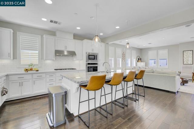 244 Selby Ln, Livermore CA: https://media.crmls.org/mediaz/0de7e1b3-0f61-4be8-963b-61b682319d35.jpg