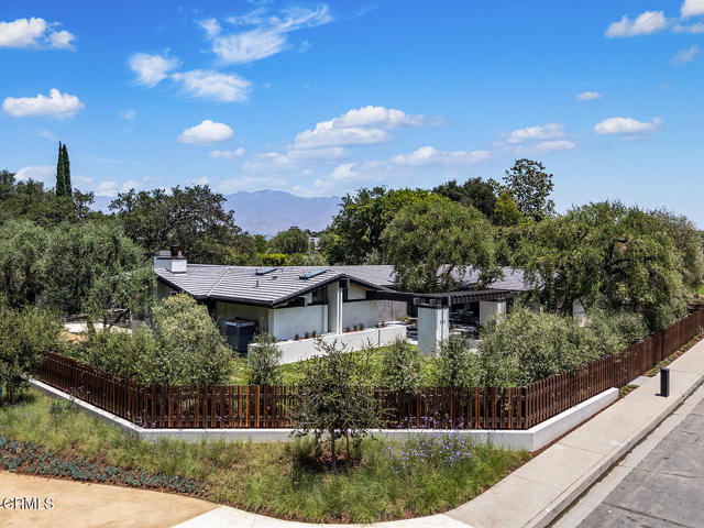 Detail Gallery Image 1 of 1 For 999 Buckingham Pl, Pasadena,  CA 91105 - 4 Beds | 4/1 Baths