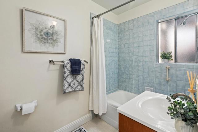 212 Gilbert Avenue, Menlo Park CA: https://media.crmls.org/mediaz/0de88df0-f359-46ce-872c-f87e32858e7e.jpg