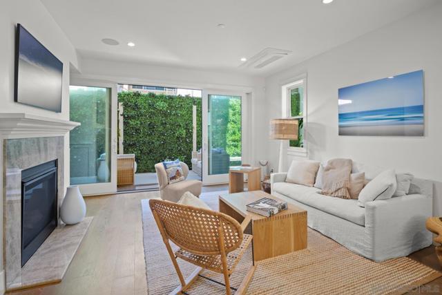 548 G Avenue, Coronado CA: https://media.crmls.org/mediaz/0de91333-9e84-4b34-8cb7-c9fcb49d920e.jpg