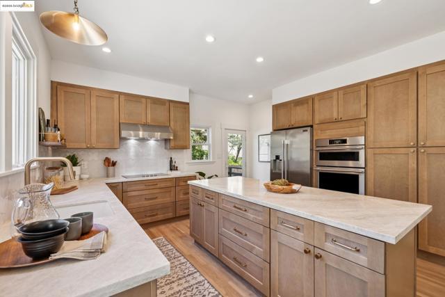 101 Palm Dr, Piedmont CA: https://media.crmls.org/mediaz/0de94798-5c83-4135-afe7-1cbba4a48835.jpg