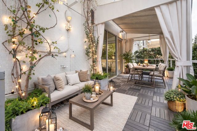 1345 Havenhurst Drive, West Hollywood CA: https://media.crmls.org/mediaz/0de96ede-2ad5-4e91-a6b0-0b4edc8147f1.jpg