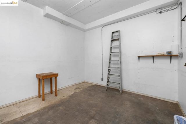2331 San Pablo Ave, Berkeley CA: https://media.crmls.org/mediaz/0de97a42-3554-4e0b-a538-6414f356f762.jpg