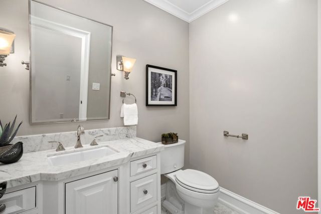514 N Walden Drive, Beverly Hills CA: https://media.crmls.org/mediaz/0dea99e0-ef3a-4972-a29d-94f486e46c05.jpg