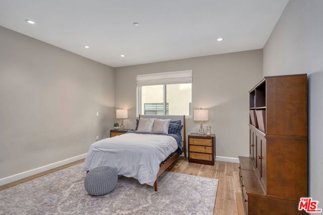 Drew Fenton | 441 S Barrington Avenue Los Angeles CA | MLS: 7091568
