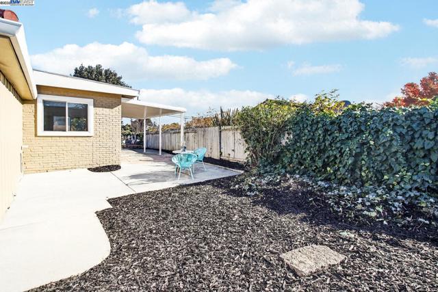 35593 Cleremont Dr, Newark CA: https://media.crmls.org/mediaz/0deaf099-2210-4154-80cc-964d9311be92.jpg