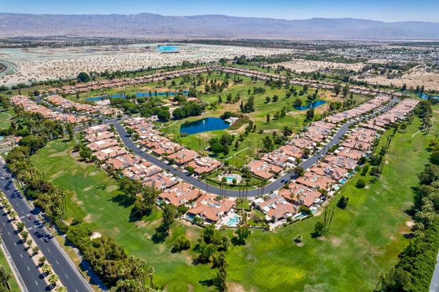 212 S Kavenish Drive, Rancho Mirage CA: https://media.crmls.org/mediaz/0deb3b78-7075-41db-8962-c8425c5d7a23.jpg