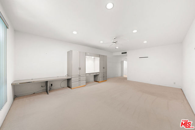 4454 Ventura Canyon Avenue, Sherman Oaks CA: https://media.crmls.org/mediaz/0deb715d-7fd4-4179-a52f-67269966cf8d.jpg