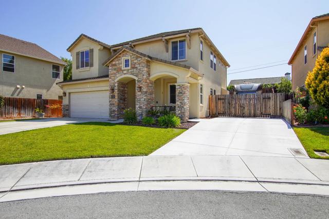 1251 Mulberry Street, Hollister CA: https://media.crmls.org/mediaz/0deb7ab2-ce93-471b-bf7c-d57219e614d6.jpg