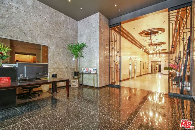 460 S Spring Street, Los Angeles CA: https://media.crmls.org/mediaz/0deba14a-dd17-44e6-8de6-1239bd729abf.jpg
