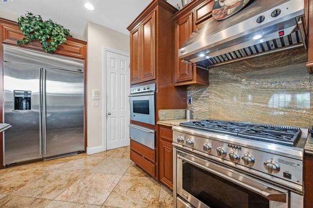 6013 Kingsmill Ter, Dublin CA: https://media.crmls.org/mediaz/0debe70c-6102-41b7-96f0-ada60835b1f4.jpg
