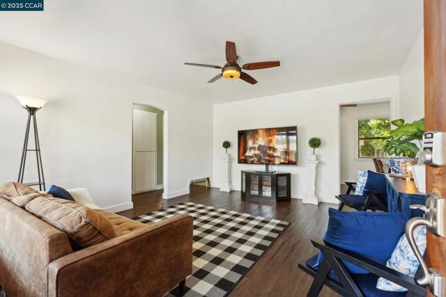10 pendegast st., Woodland CA: https://media.crmls.org/mediaz/0dec572a-863c-4e71-86ff-f76d5f5ef41c.jpg