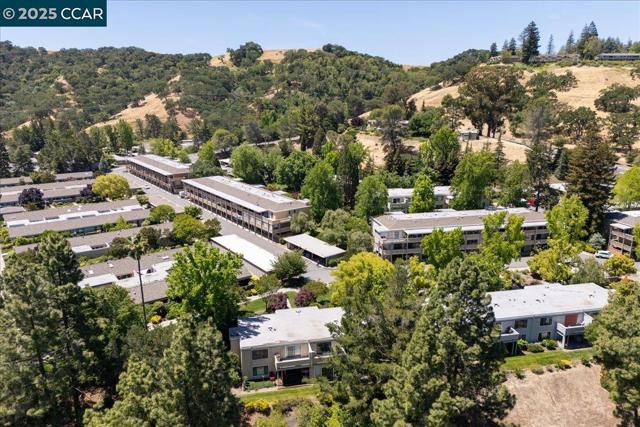 2749 Pine Knoll Dr., Walnut Creek CA: https://media.crmls.org/mediaz/0dec64bf-29a5-4f8b-b27f-22e7e8f710b6.jpg
