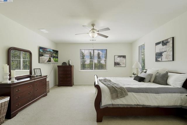 247 N Menlo Park Ct, Mountain House CA: https://media.crmls.org/mediaz/0dec942f-4327-49bd-ac3b-e15b73fce260.jpg