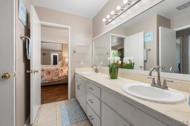 10155 Caminito Volar, San Diego CA: https://media.crmls.org/mediaz/0decd56b-4a3f-4171-8500-8d6cb2650ef0.jpg