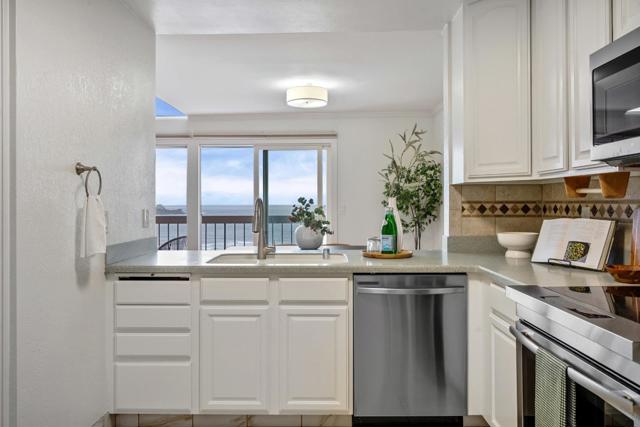 445 Roberts Road, Pacifica CA: https://media.crmls.org/mediaz/0ded08fa-d794-4294-a730-96ac9b550fa1.jpg