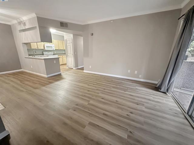 701 Gibson Dr, Roseville CA: https://media.crmls.org/mediaz/0ded55e9-bc9b-4e7e-8bda-789e5f584ecb.jpg