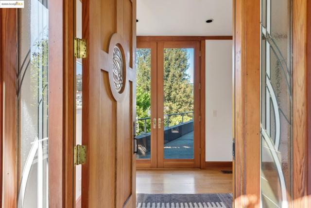 Image 4 of 60 For 6148 Ocean View Dr