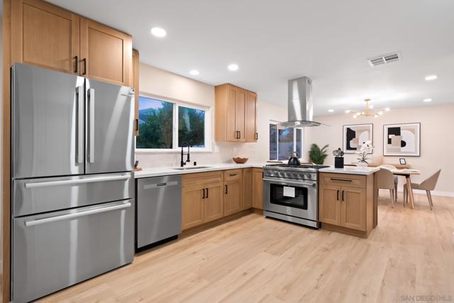 9401 Broadmoor Pl, La Mesa CA: https://media.crmls.org/mediaz/0dedc9af-468e-48f0-afc6-7b08e87b53bb.jpg