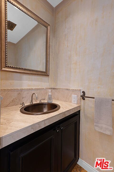 20 1/2 NORTHSTAR Street, Marina del Rey CA: https://media.crmls.org/mediaz/0dedcf86-402c-4da5-abb2-7fa5b813daec.jpg