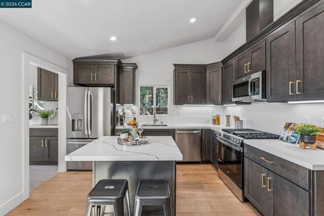 3017 Madeline St, Oakland CA: https://media.crmls.org/mediaz/0dee43fb-5230-4445-8bce-f15d4c9d6036.jpg