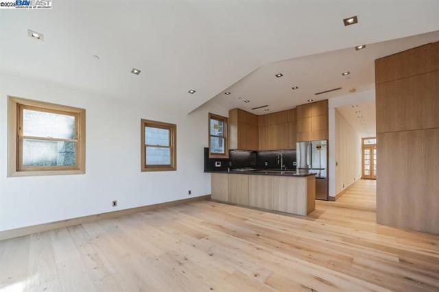 1208 Stanyan St, San Francisco CA: https://media.crmls.org/mediaz/0dee4908-b7f5-4923-963a-d25f0b6d6628.jpg
