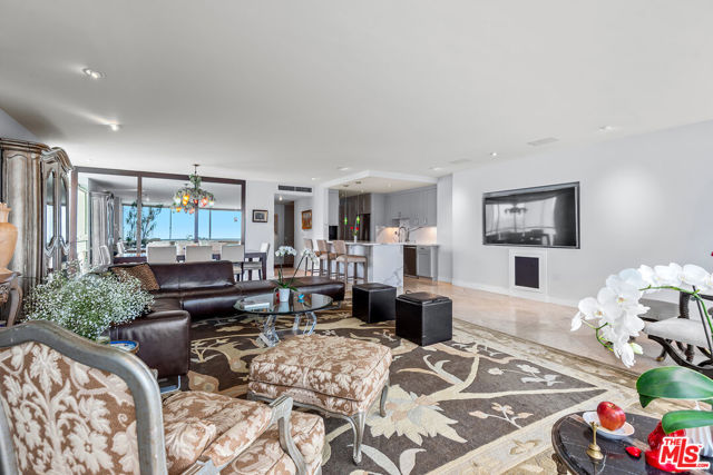 2222 Avenue Of The Stars, Los Angeles CA: https://media.crmls.org/mediaz/0dee5ff3-f8bf-43dd-9833-ddd5365bb882.jpg