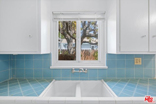 9620 Braddock Drive, Culver City CA: https://media.crmls.org/mediaz/0dee8521-29b2-4e9e-9fca-f7c29941df1e.jpg