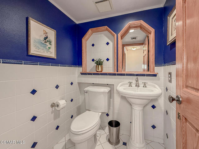 16030 Moorpark Street, Encino CA: https://media.crmls.org/mediaz/0deee0aa-a4eb-4f20-b89e-83c1a33e3d8a.jpg
