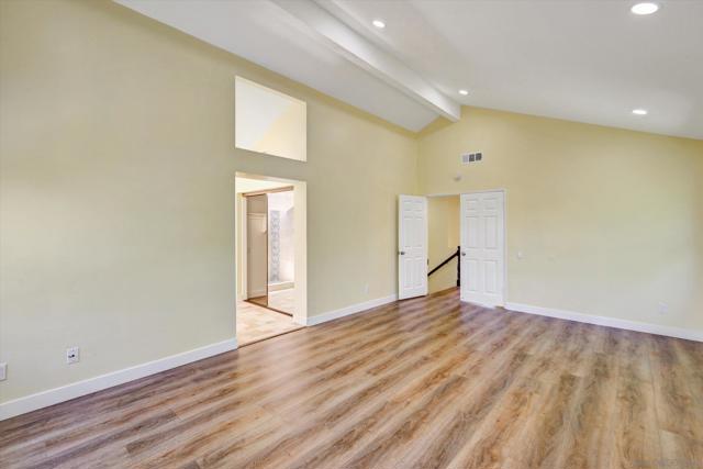 1103 Countrywood Ln, Vista CA: https://media.crmls.org/mediaz/0deefa87-8bda-46e5-9375-972f74177a7d.jpg