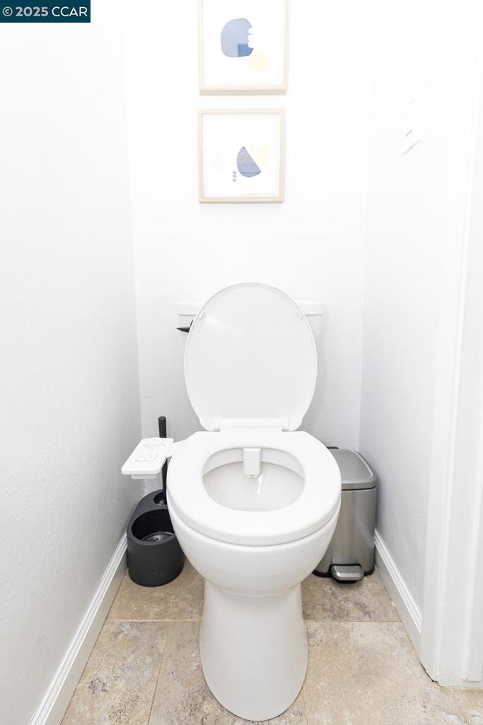 https://media.crmls.org/mediaz/0def2057-928d-4f85-99b1-c03c0f574936.jpg?preset=X-Large