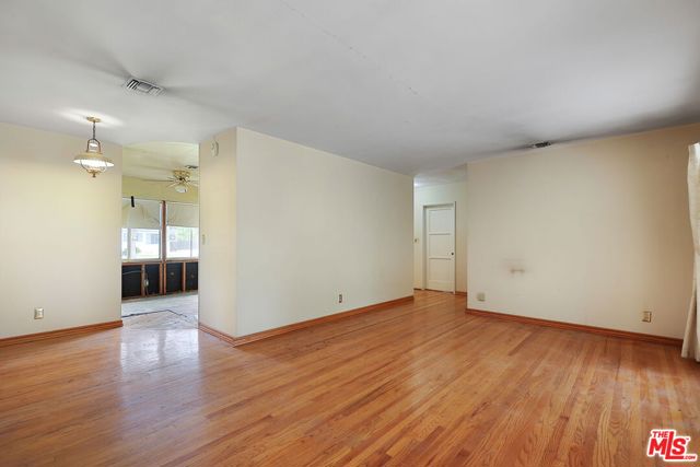 7001 Bianca Avenue photo 8