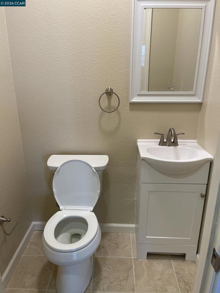 https://media.crmls.org/mediaz/0def5678-4ecd-46f0-94dd-2d21f5728dcc.jpg?preset=X-Large