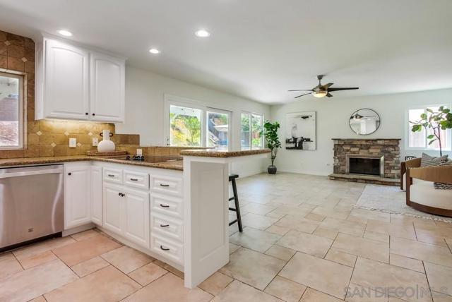 12709 Treeridge Ter, Poway CA: https://media.crmls.org/mediaz/0df049e7-727a-4fd0-aab9-d53965e1157b.jpg