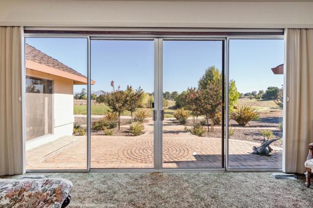 35 Rays Circle, Hollister CA: https://media.crmls.org/mediaz/0df06709-470e-4dc9-9547-af5c8be12839.jpg