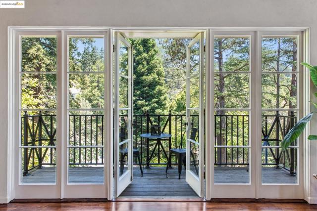 305 The Uplands, Berkeley CA: https://media.crmls.org/mediaz/0df0a19a-f87b-4bdf-8634-405f6287a119.jpg