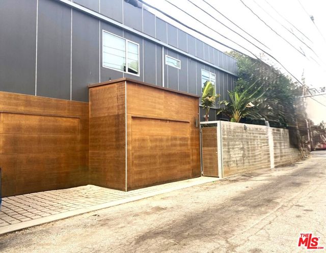 Image 4 of 61 For 614 California Avenue