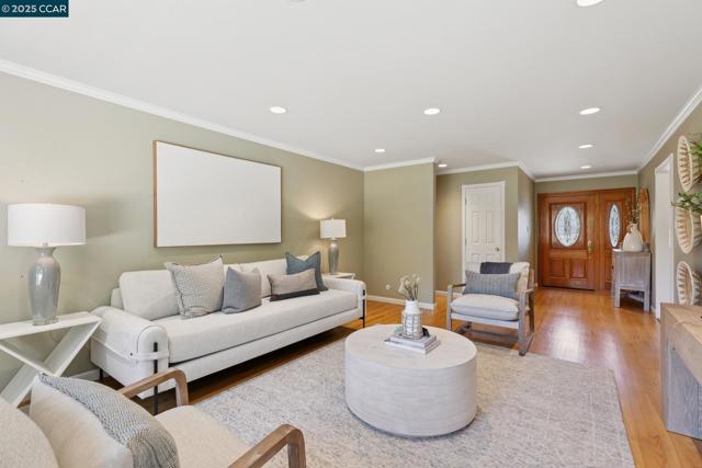 728 San Bruno Ct, Concord CA: https://media.crmls.org/mediaz/0df154b1-23ab-4716-b6c2-7fddcdd57ee0.jpg