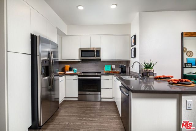 1101 N Main Street, Los Angeles CA: https://media.crmls.org/mediaz/0df17d78-8cbb-4a32-8923-f9fbe5d6fe4a.jpg