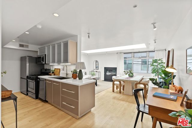 5806 Waring Avenue, Los Angeles CA: https://media.crmls.org/mediaz/0df1cc49-25f7-406c-a5aa-5d67a8e94f65.jpg