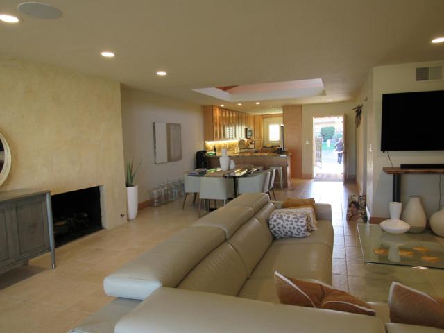 48440 Racquet Lane, Palm Desert CA: https://media.crmls.org/mediaz/0df1d00d-c9d5-4706-b9ed-5307bb55cdfe.jpg