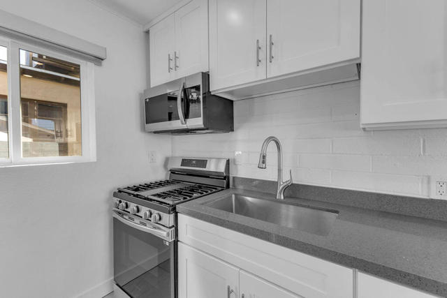 44635 San Carlos Avenue, Palm Desert CA: https://media.crmls.org/mediaz/0df222fd-38a3-4286-a688-e95a0672296c.jpg