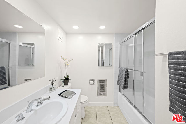 10535 Wilshire Boulevard, Los Angeles CA: https://media.crmls.org/mediaz/0df2243b-b844-46b9-9933-a910cab92438.jpg