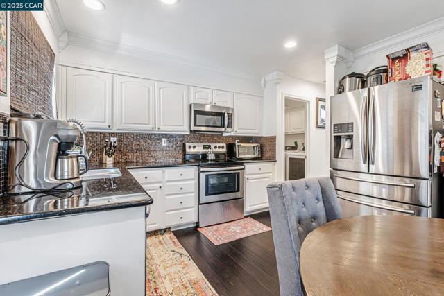 5103 Pioneer Way, Antioch CA: https://media.crmls.org/mediaz/0df29e17-d9ba-47b3-9993-b9515a62275c.jpg